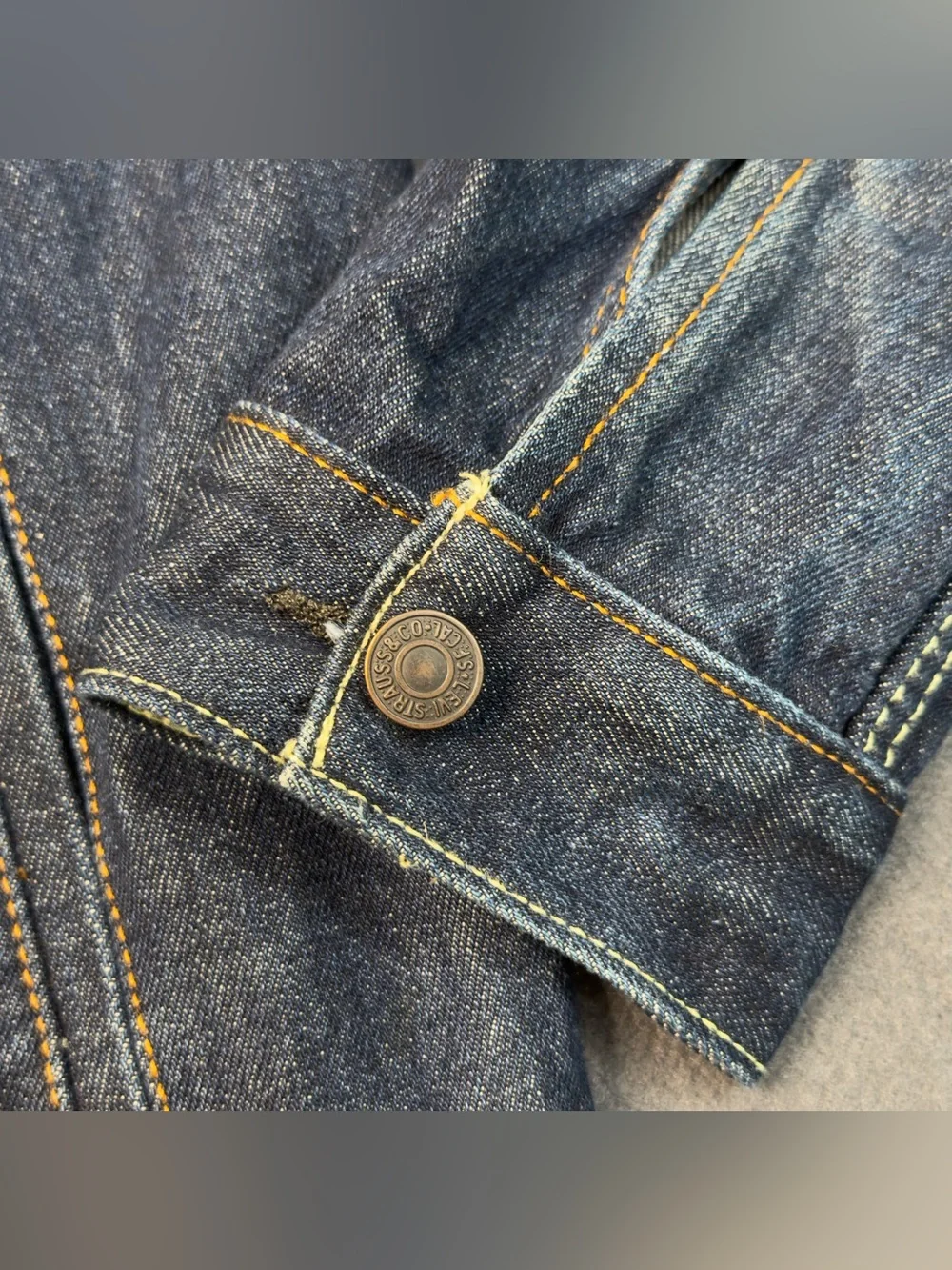 Levi's Men's 72334 Denim Trucker Jacket Size M Medium Dark Wash Red Tab⁠ - Picture 7 of 9